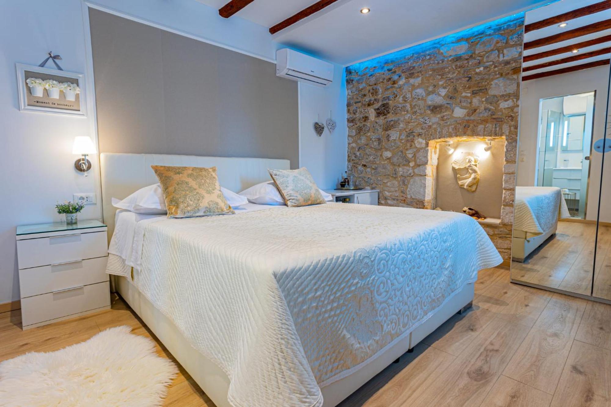 Apartments & Rooms Trogir Stars Free Parking エクステリア 写真