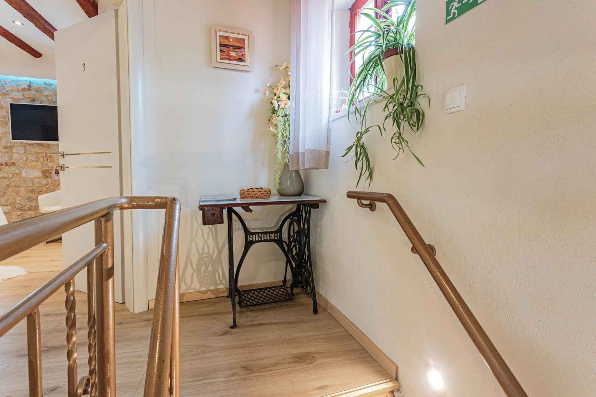 Apartments & Rooms Trogir Stars Free Parking エクステリア 写真